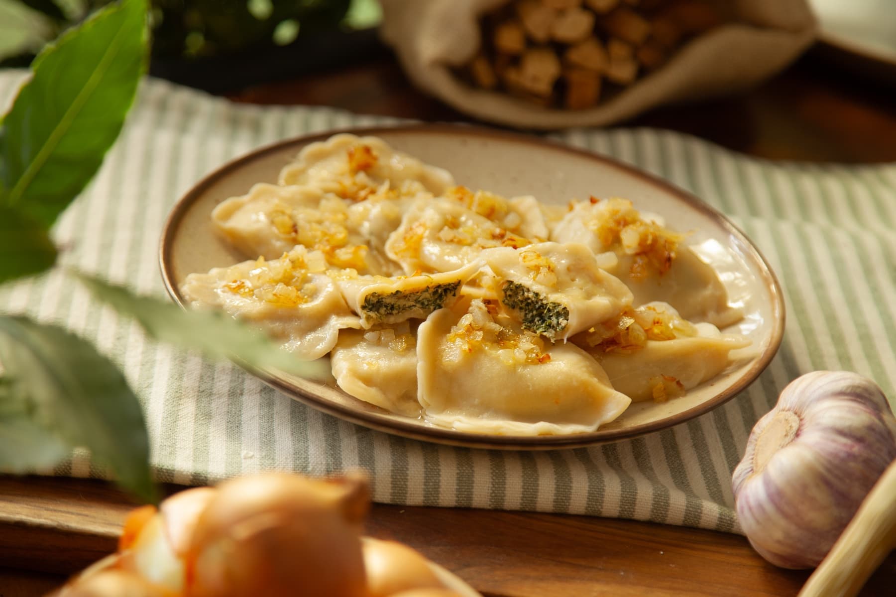Pierogi ze szpinakiem gotowe do podania