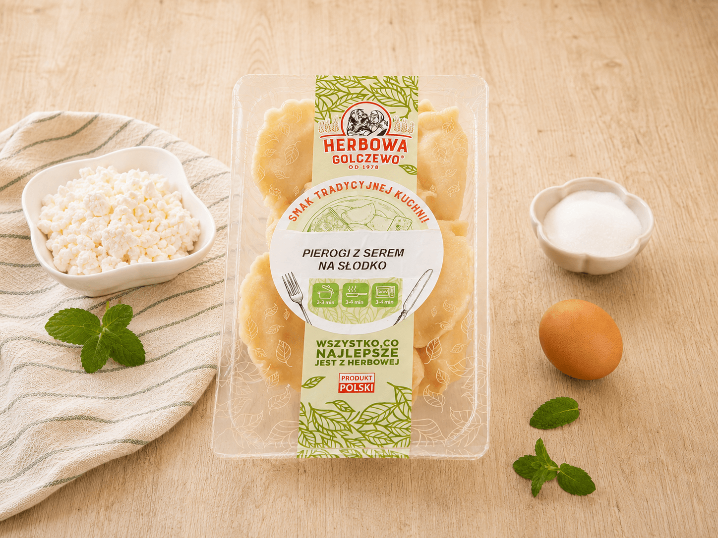 Pierogi z serem na słodko Herbowa — zamknięte przezroczyste opakowanie z dodatkami zgodnymi ze składem.